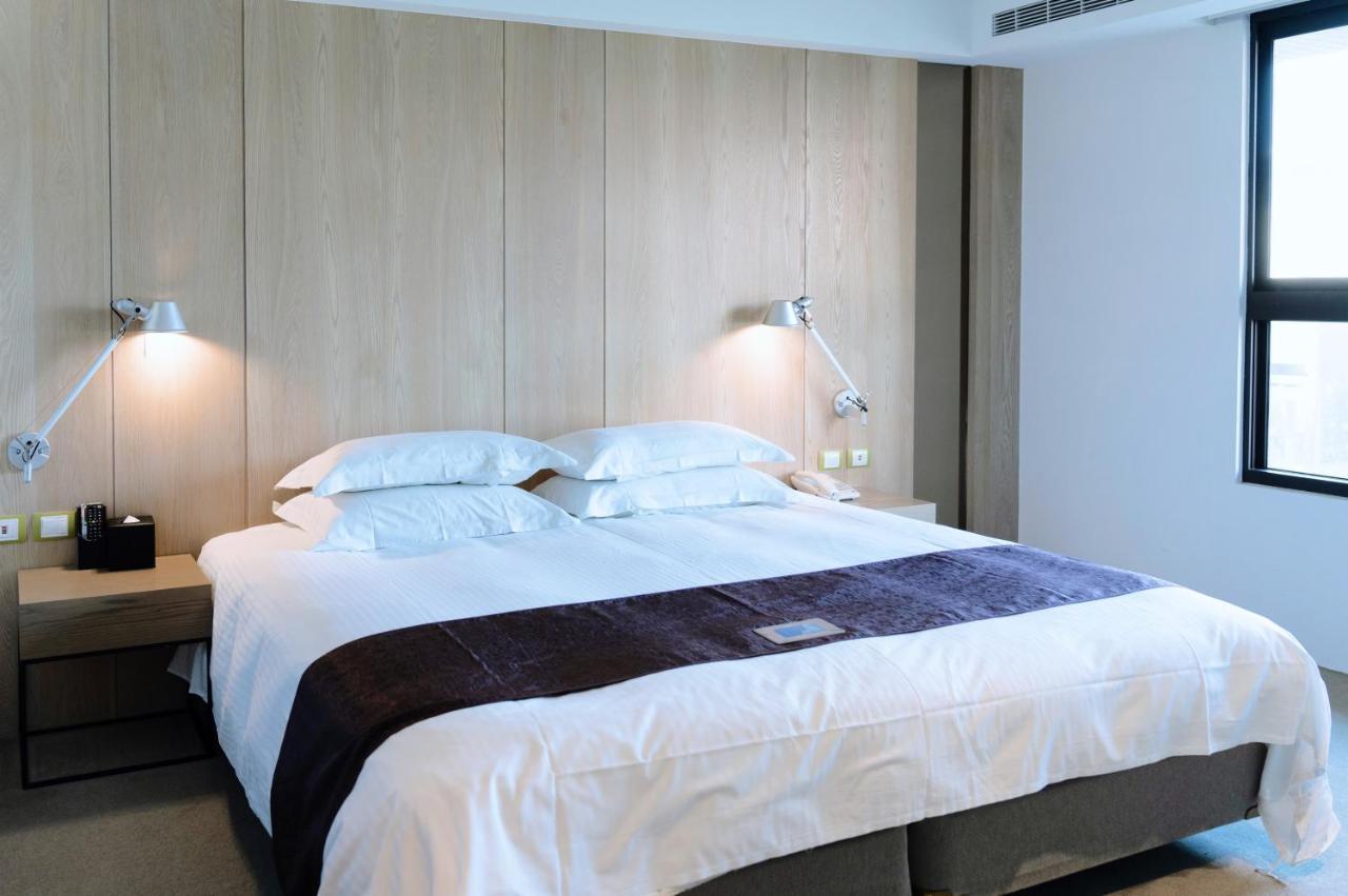 Gogo Hotel Тайджун Екстериор снимка