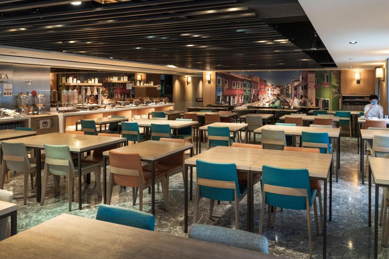 Gogo Hotel Тайджун Екстериор снимка