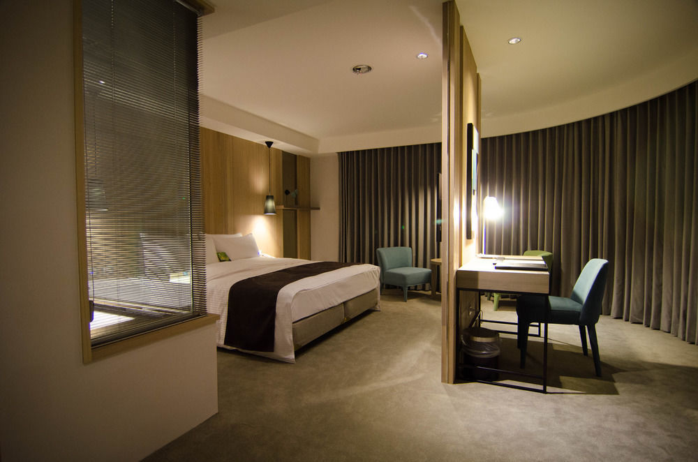 Gogo Hotel Тайджун Екстериор снимка