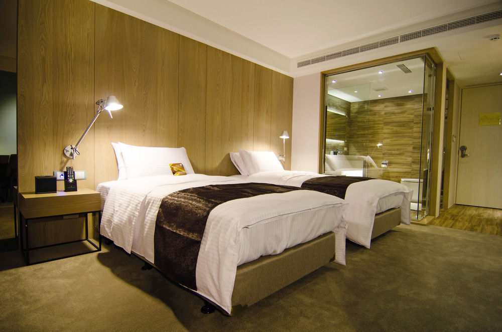 Gogo Hotel Тайджун Екстериор снимка