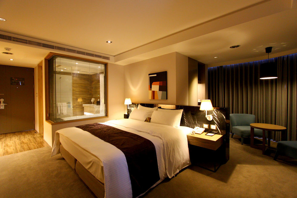 Gogo Hotel Тайджун Екстериор снимка